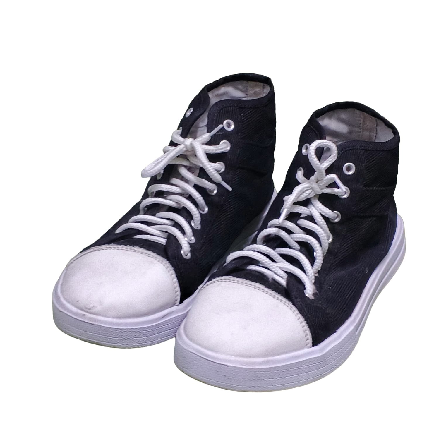 Pre-Loved Classic Black Canvas High-Top Sneakers - Image 4