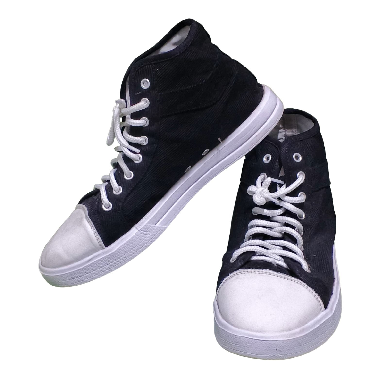 Pre-Loved Classic Black Canvas High-Top Sneakers - Image 3