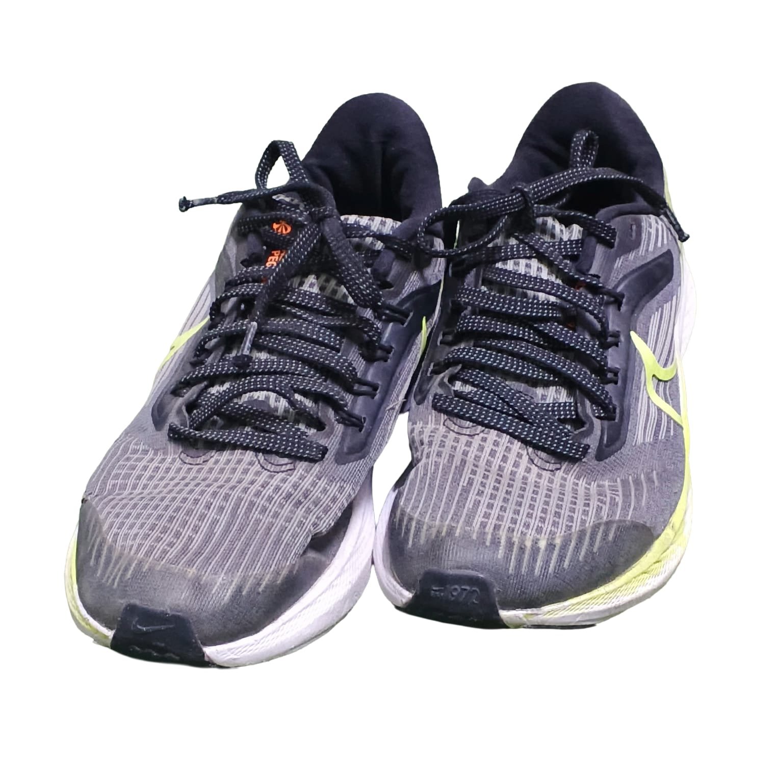 Pre-Loved NIKE Zoom Runner Sneakers - Image 3