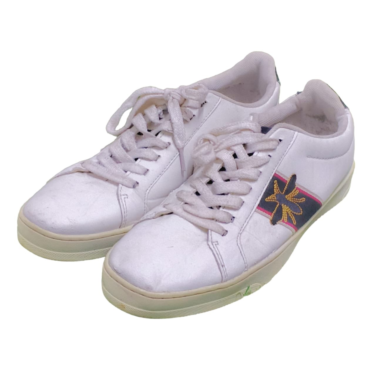 Pre-Loved UNISEX White Court Sneakers with Embroidered Stripe Accent - Image 3